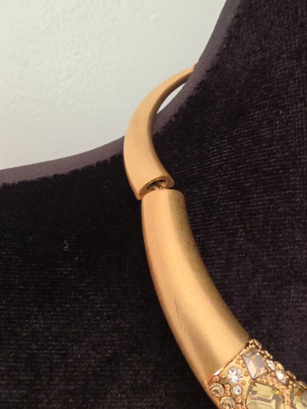 Gold Crystal Collar Necklace - Women Jewelry - Picture 5 of 8
